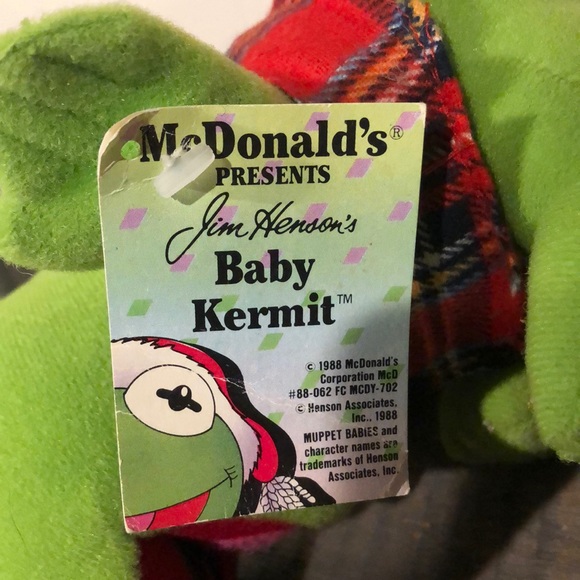 Sesame Street Ernie and Huggable Ernie, Elmo, 2 Kermits, & ornaments Ms Piggy - Picture 9 of 17
